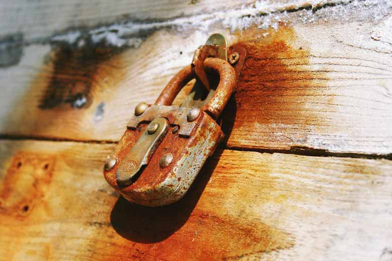 rimuovere-la-ruggine-in-modo-naturale:-rimedi-efficaci,-esempi-pratici-e-tempi-di-azione