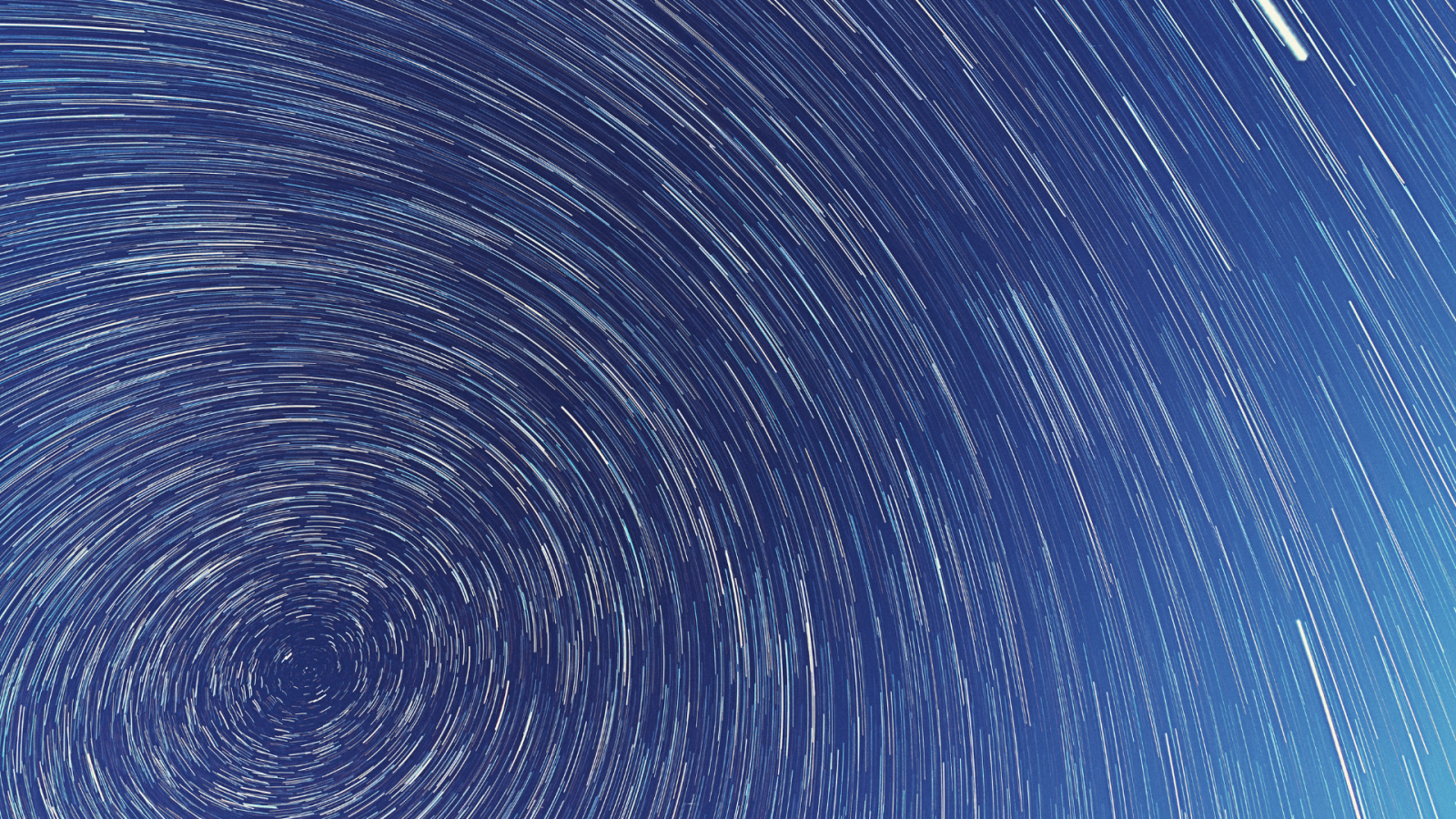 a-spasso-nella-fisica-moderna:-l’elogio-dell’infinitamente-medio