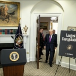 trump-fuori-controllo-da-il-via-libera-ai-gas-serra