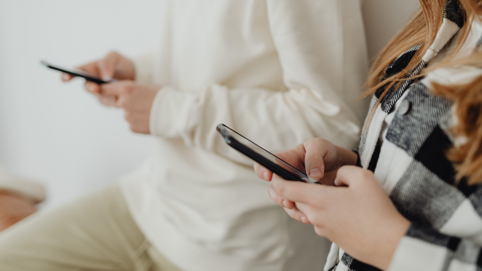 adolescenti-e-dispositivi-digitali:-oltre-i-divieti,-verso-l’educazione