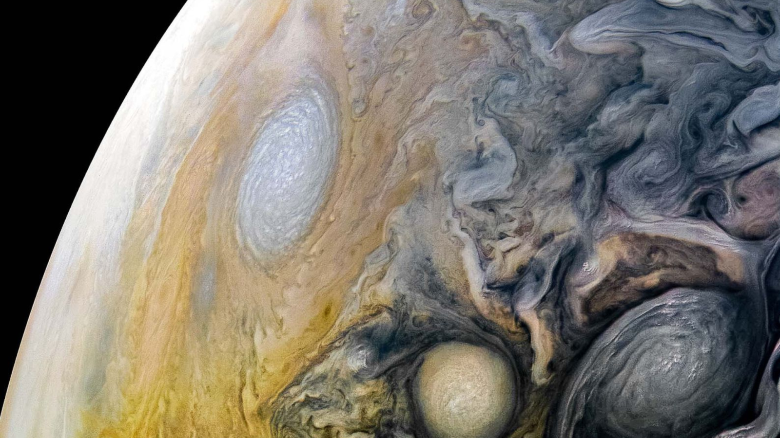giove-rimpicciolisce-(di-poco):-la-nuova-misura-dalla-missione-juno