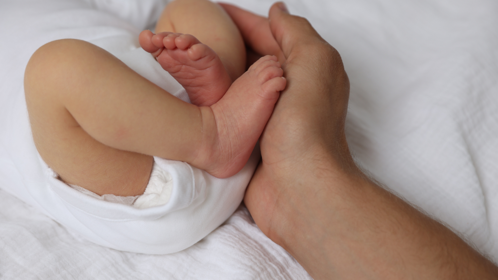 padri-assenti-per-legge:-cosa-perdiamo-senza-congedi-piu-lunghi