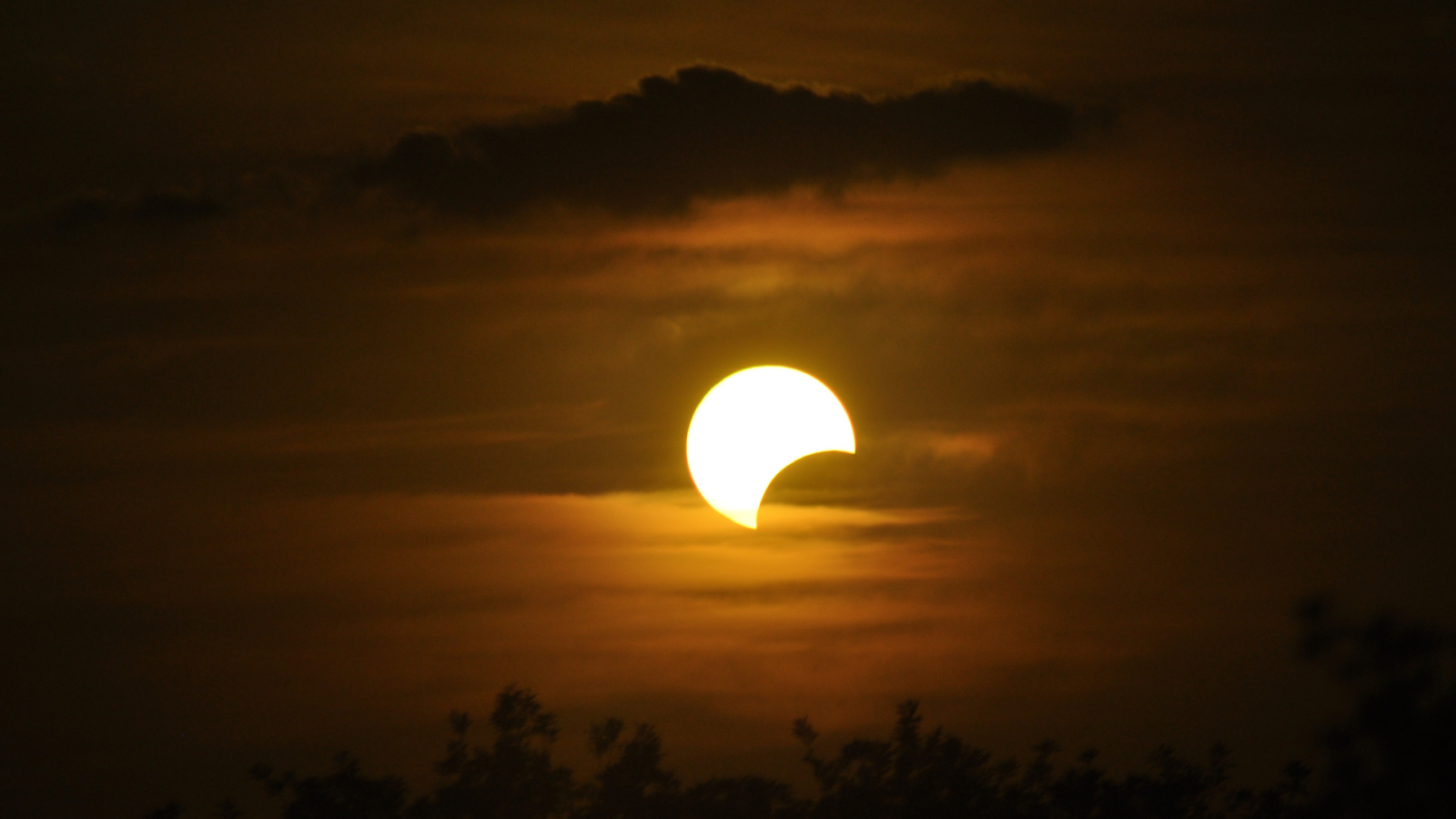 eclissi-:-perche-solo-la-terra-puo-vedere-il-sole-sparire